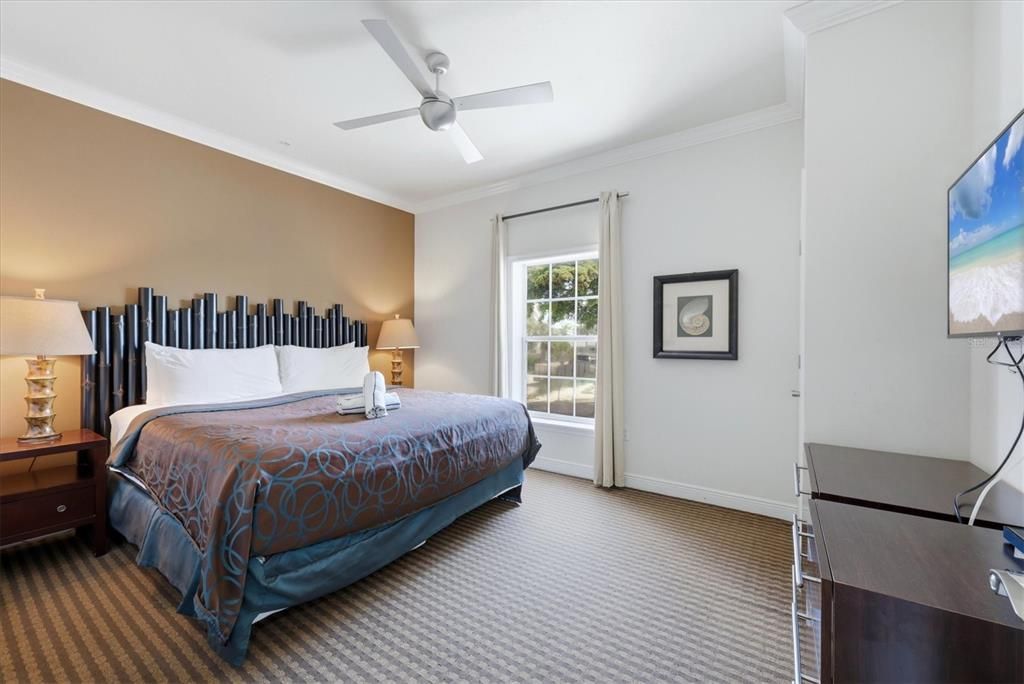 For Sale: $500,000 (1 beds, 1 baths, 524 Square Feet)