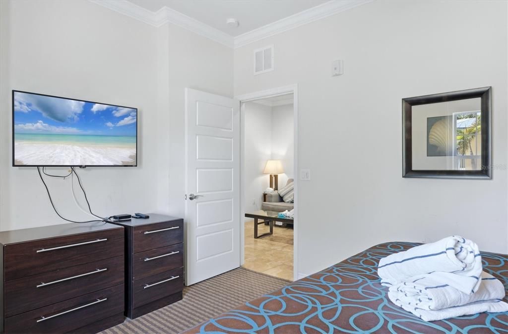For Sale: $500,000 (1 beds, 1 baths, 524 Square Feet)