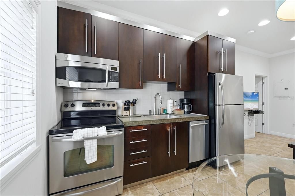 For Sale: $500,000 (1 beds, 1 baths, 524 Square Feet)