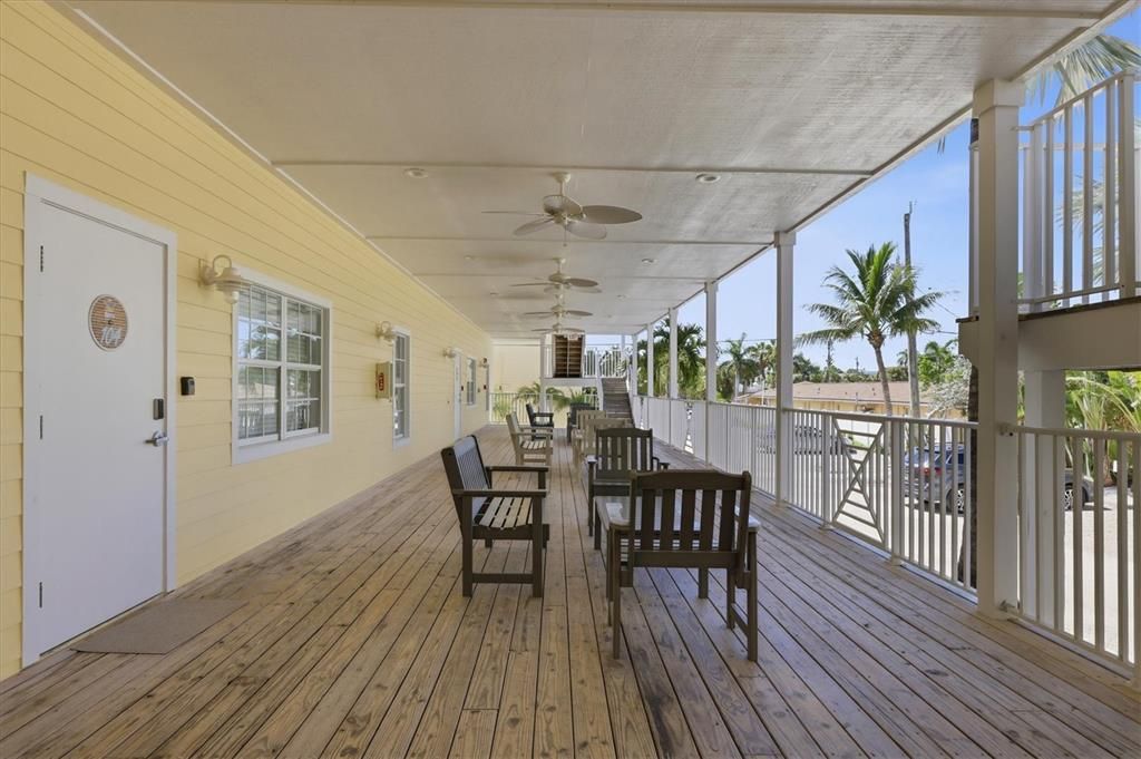 For Sale: $500,000 (1 beds, 1 baths, 524 Square Feet)