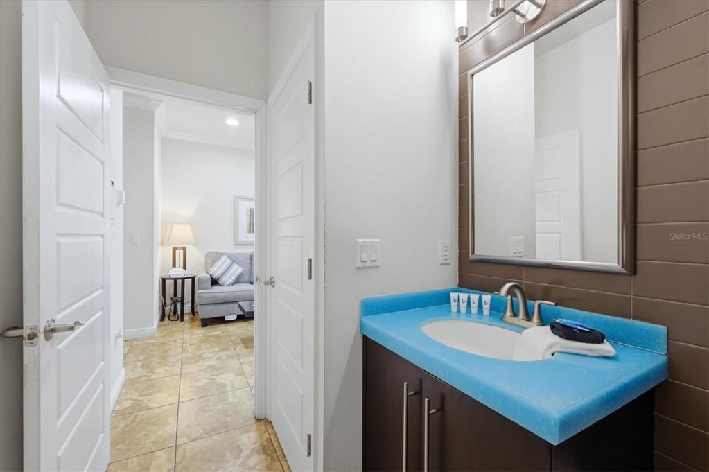 For Sale: $500,000 (1 beds, 1 baths, 524 Square Feet)
