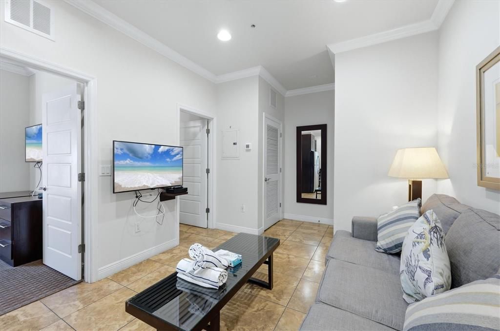For Sale: $500,000 (1 beds, 1 baths, 524 Square Feet)