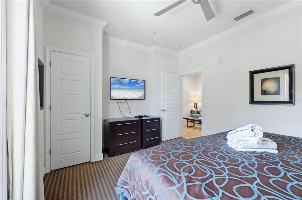 For Sale: $500,000 (1 beds, 1 baths, 524 Square Feet)