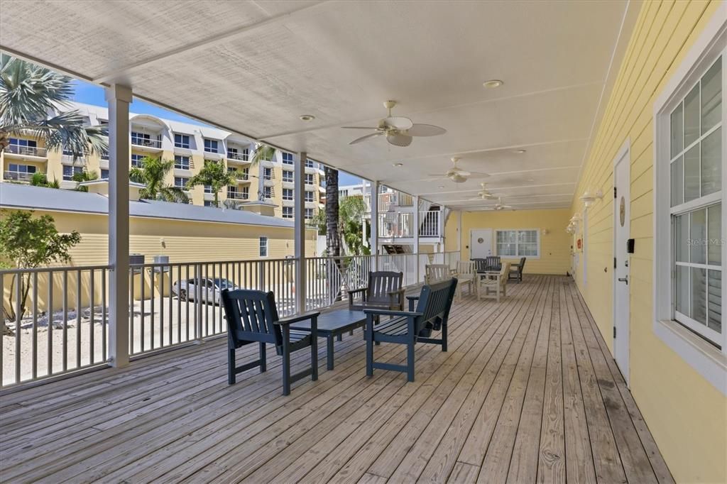 For Sale: $500,000 (1 beds, 1 baths, 524 Square Feet)