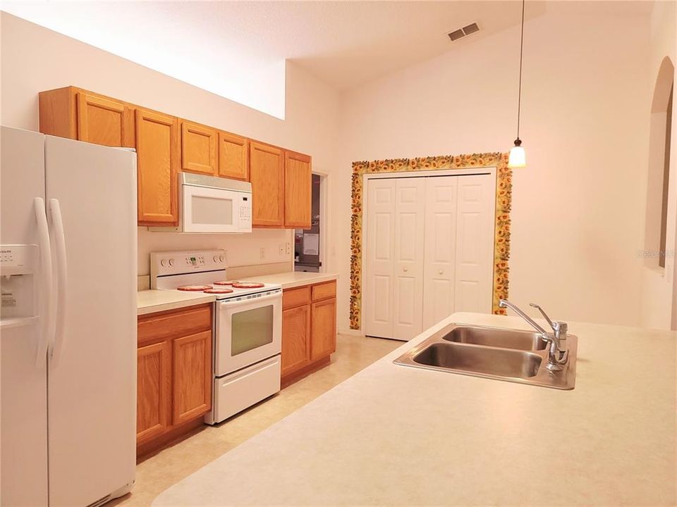 For Sale: $271,000 (3 beds, 2 baths, 2020 Square Feet)