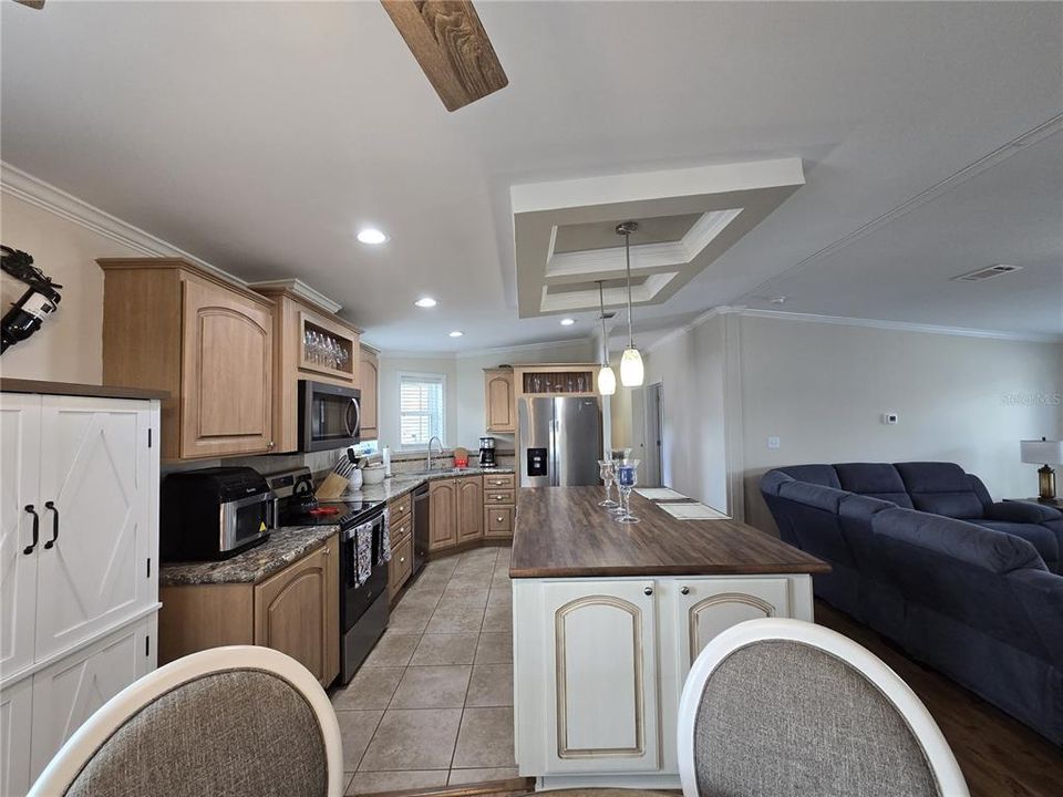 For Sale: $325,000 (2 beds, 2 baths, 1488 Square Feet)