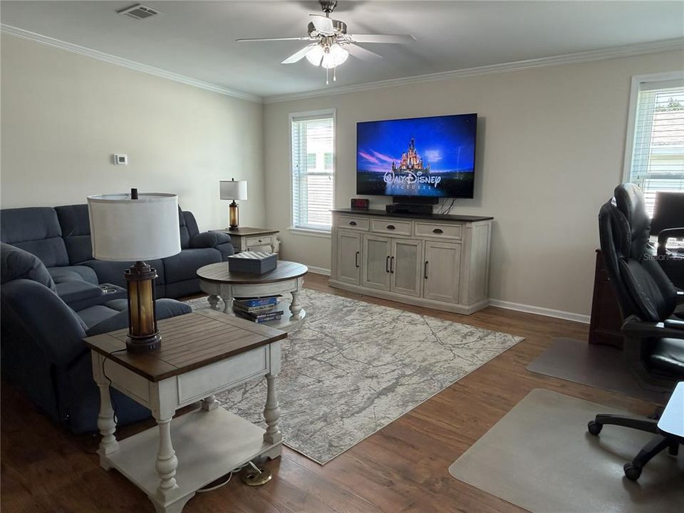 For Sale: $325,000 (2 beds, 2 baths, 1488 Square Feet)