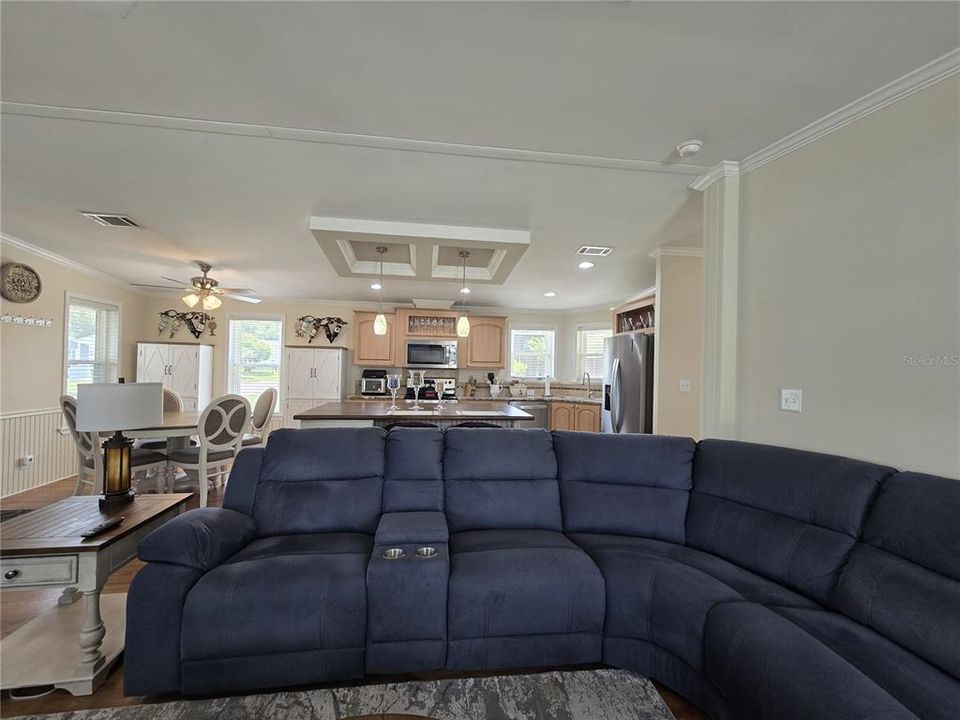 For Sale: $325,000 (2 beds, 2 baths, 1488 Square Feet)