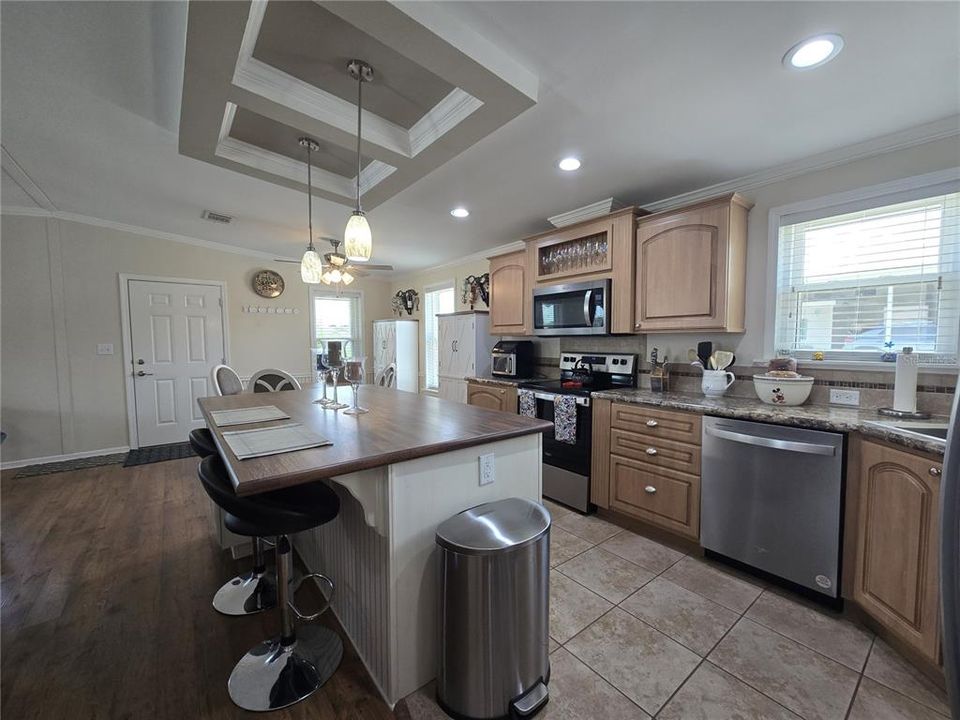 For Sale: $325,000 (2 beds, 2 baths, 1488 Square Feet)
