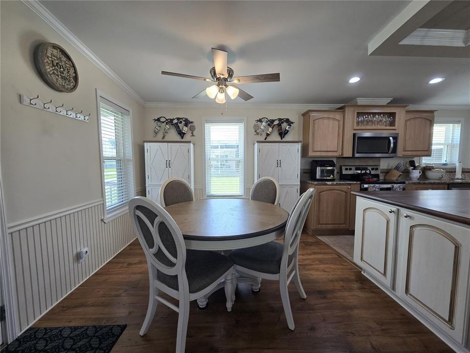 For Sale: $325,000 (2 beds, 2 baths, 1488 Square Feet)