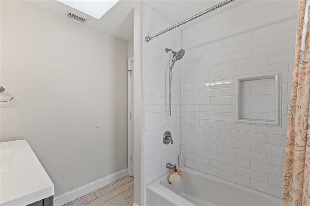 En Venta: $798,000 (4 camas, 2 baños, 2376 Pies cuadrados)