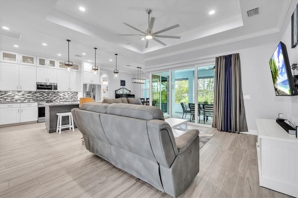 En Venta: $870,000 (4 camas, 2 baños, 2002 Pies cuadrados)
