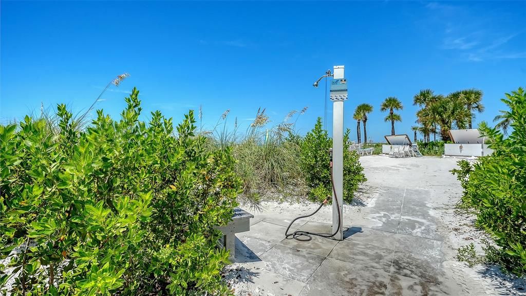 For Sale: $798,000 (1 beds, 1 baths, 858 Square Feet)