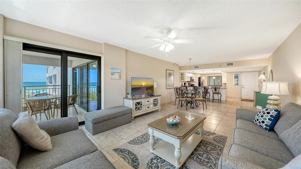 For Sale: $798,000 (1 beds, 1 baths, 858 Square Feet)