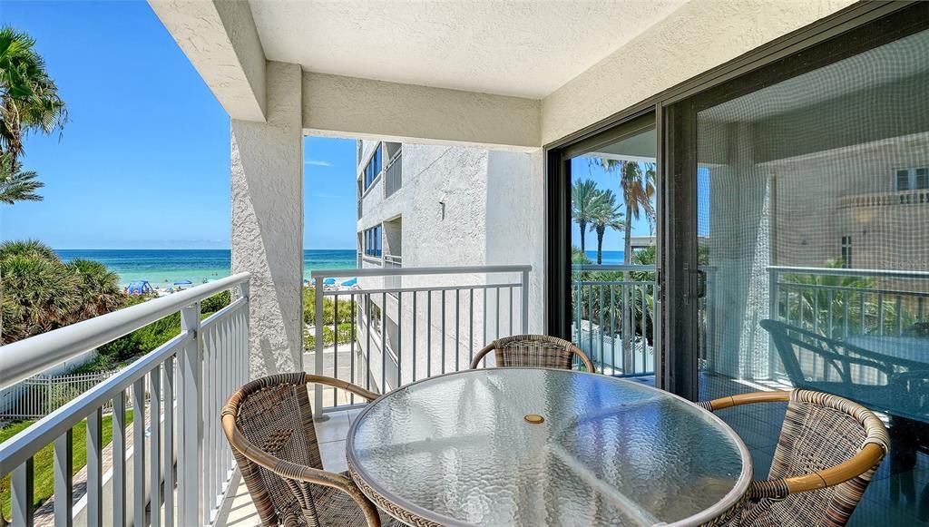 For Sale: $798,000 (1 beds, 1 baths, 858 Square Feet)
