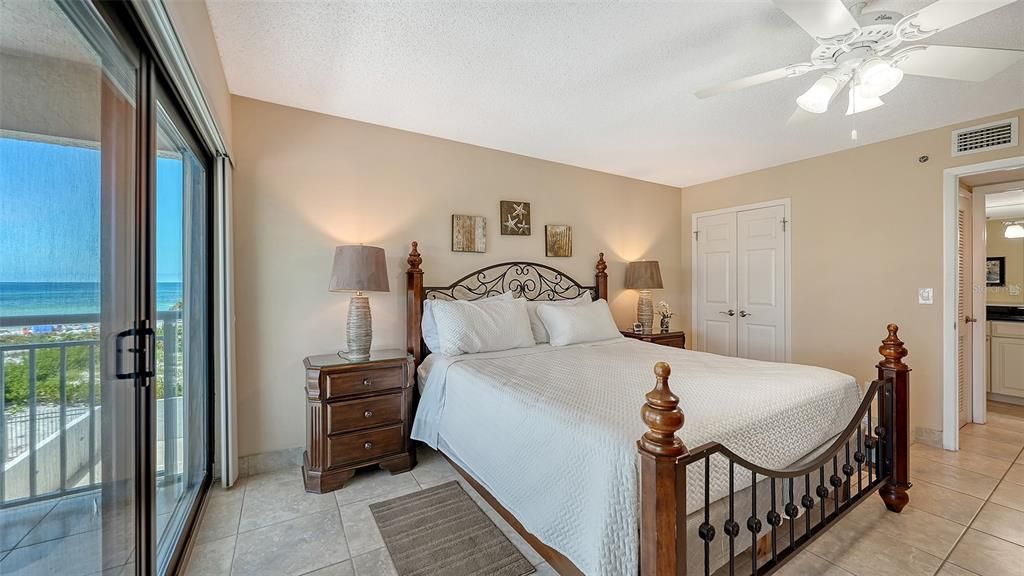 For Sale: $798,000 (1 beds, 1 baths, 858 Square Feet)