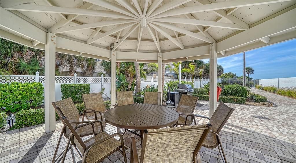 For Sale: $798,000 (1 beds, 1 baths, 858 Square Feet)