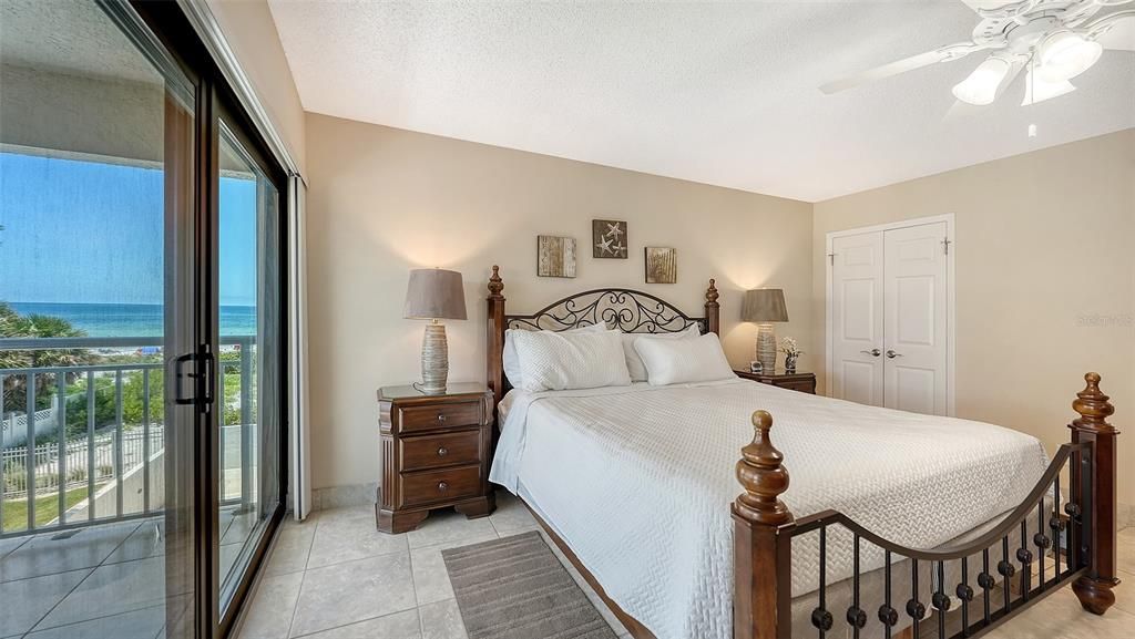 For Sale: $798,000 (1 beds, 1 baths, 858 Square Feet)