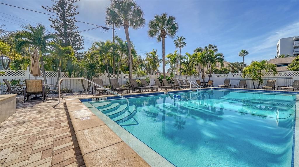 For Sale: $798,000 (1 beds, 1 baths, 858 Square Feet)