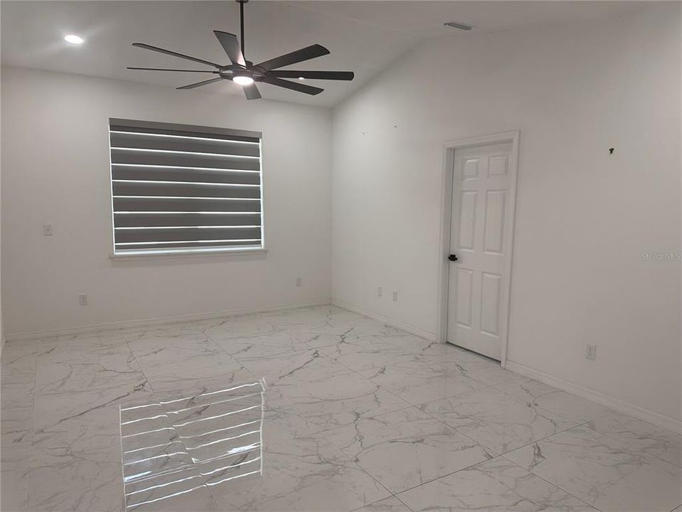 For Rent: $1,800 (3 beds, 2 baths, 1597 Square Feet)