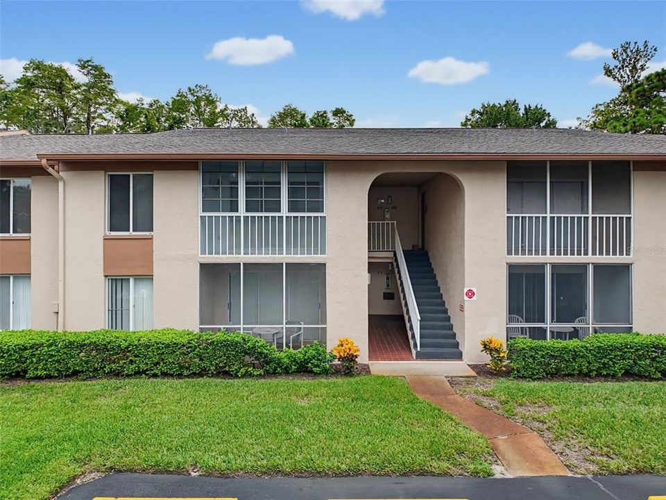 For Sale: $114,900 (2 beds, 2 baths, 937 Square Feet)