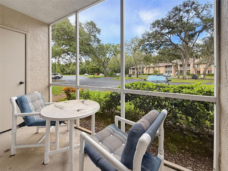For Sale: $114,900 (2 beds, 2 baths, 937 Square Feet)