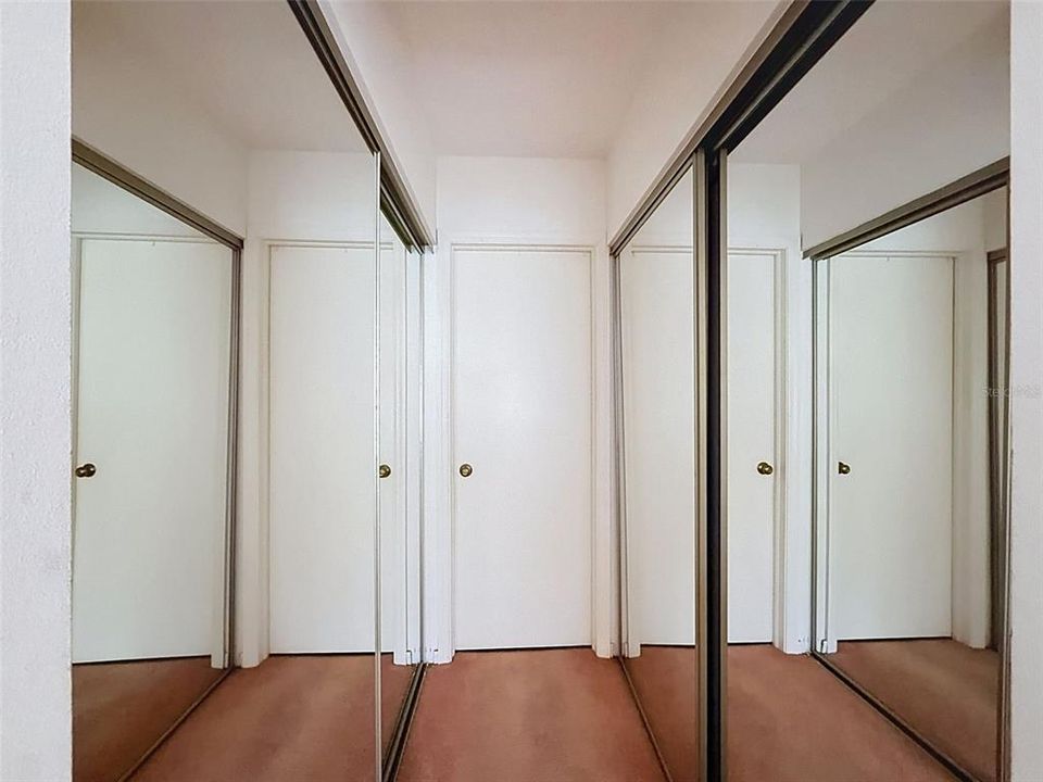 For Sale: $114,900 (2 beds, 2 baths, 937 Square Feet)