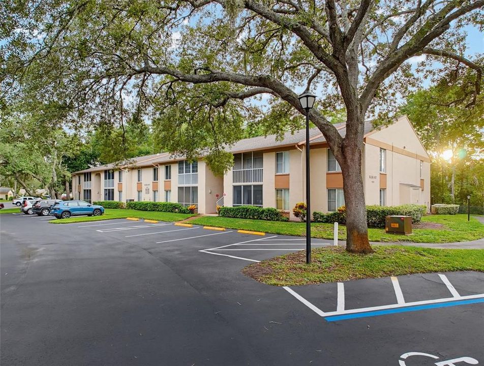 For Sale: $114,900 (2 beds, 2 baths, 937 Square Feet)