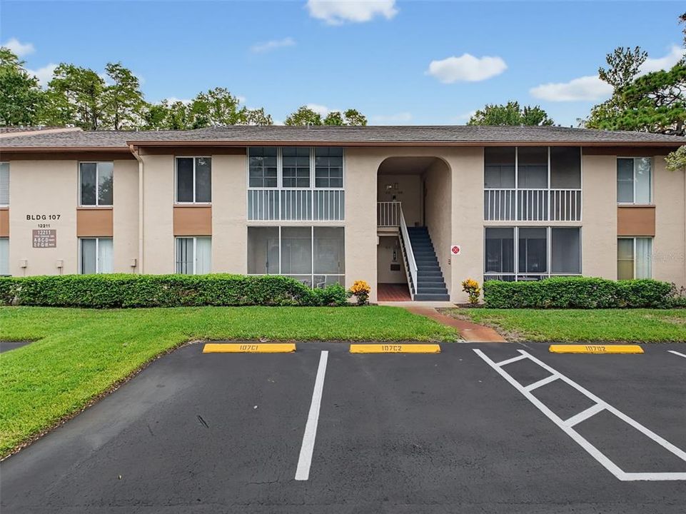 For Sale: $114,900 (2 beds, 2 baths, 937 Square Feet)