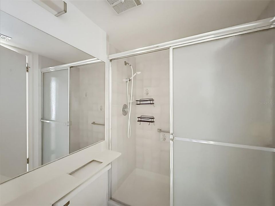 For Sale: $114,900 (2 beds, 2 baths, 937 Square Feet)