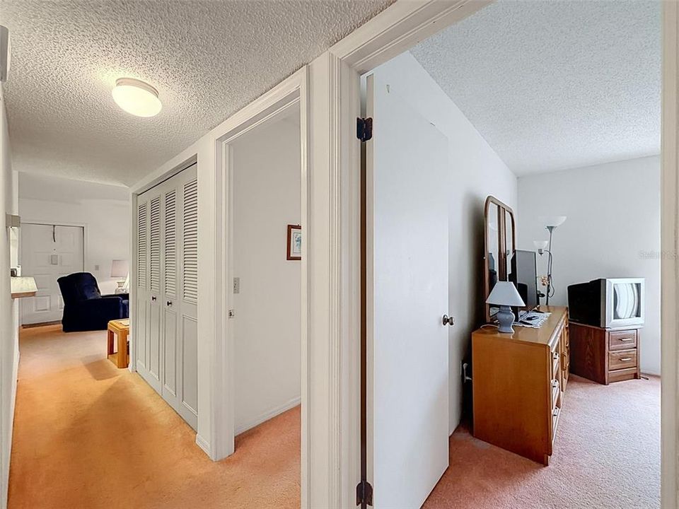For Sale: $114,900 (2 beds, 2 baths, 937 Square Feet)
