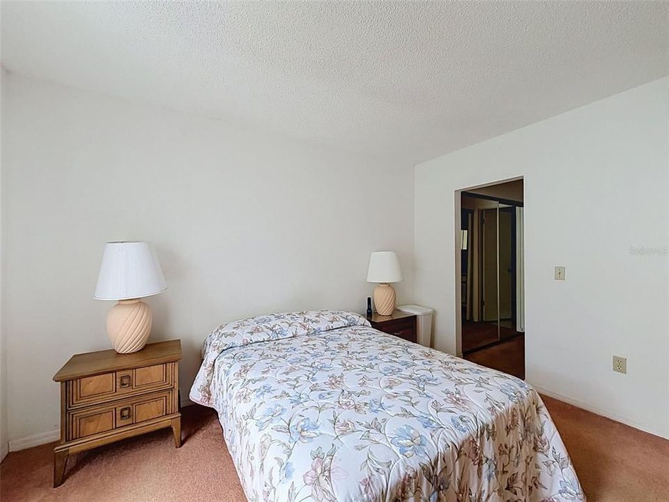 For Sale: $114,900 (2 beds, 2 baths, 937 Square Feet)