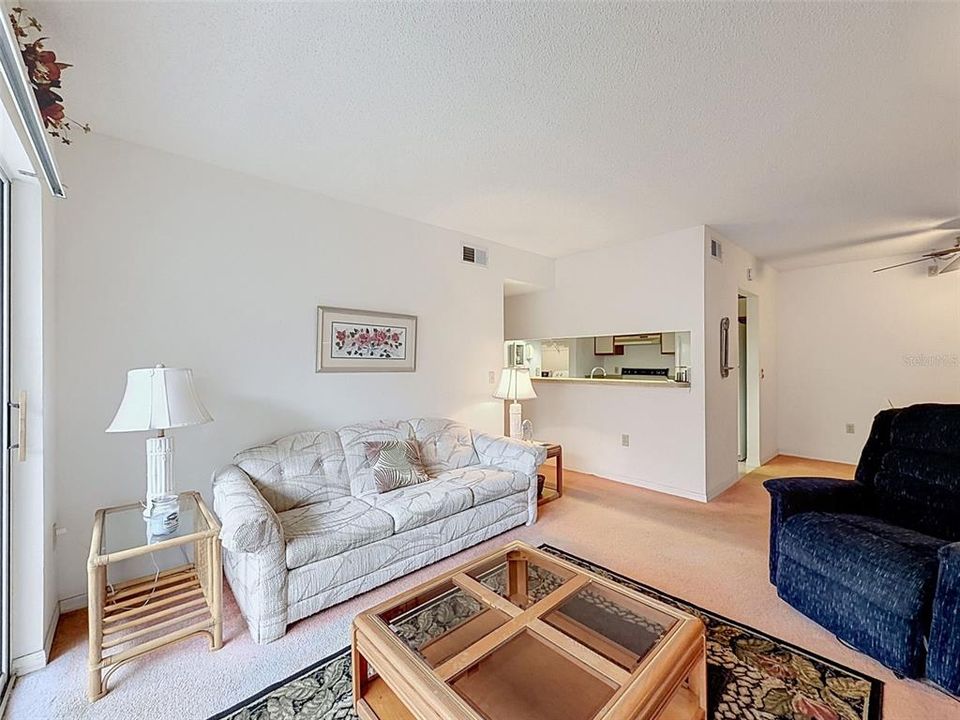For Sale: $114,900 (2 beds, 2 baths, 937 Square Feet)