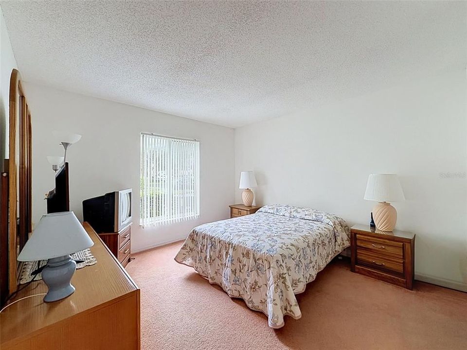 For Sale: $114,900 (2 beds, 2 baths, 937 Square Feet)