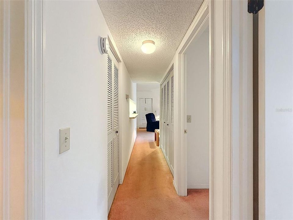 For Sale: $114,900 (2 beds, 2 baths, 937 Square Feet)