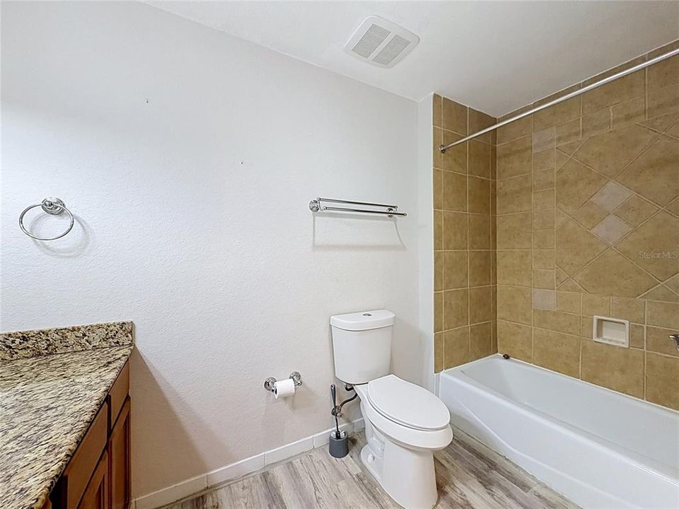 En Venta: $285,000 (3 camas, 3 baños, 2124 Pies cuadrados)