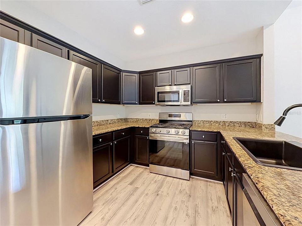 En Venta: $285,000 (3 camas, 3 baños, 2124 Pies cuadrados)
