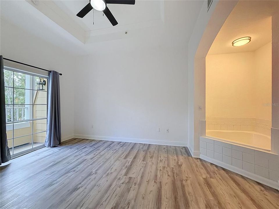 En Venta: $285,000 (3 camas, 3 baños, 2124 Pies cuadrados)