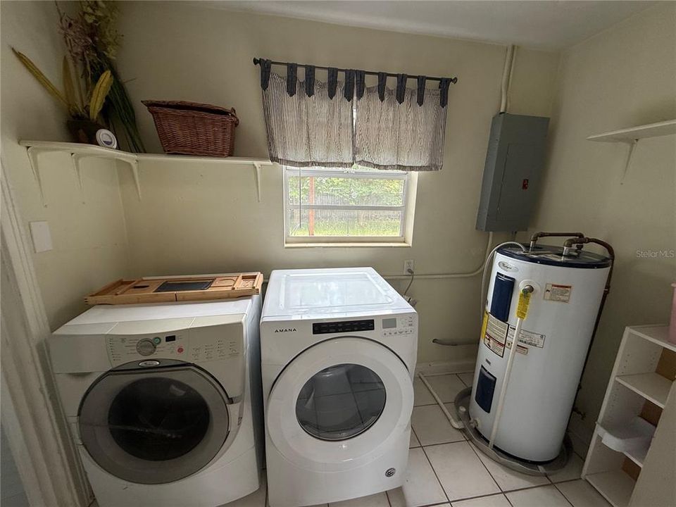 For Rent: $2,200 (3 beds, 2 baths, 1118 Square Feet)