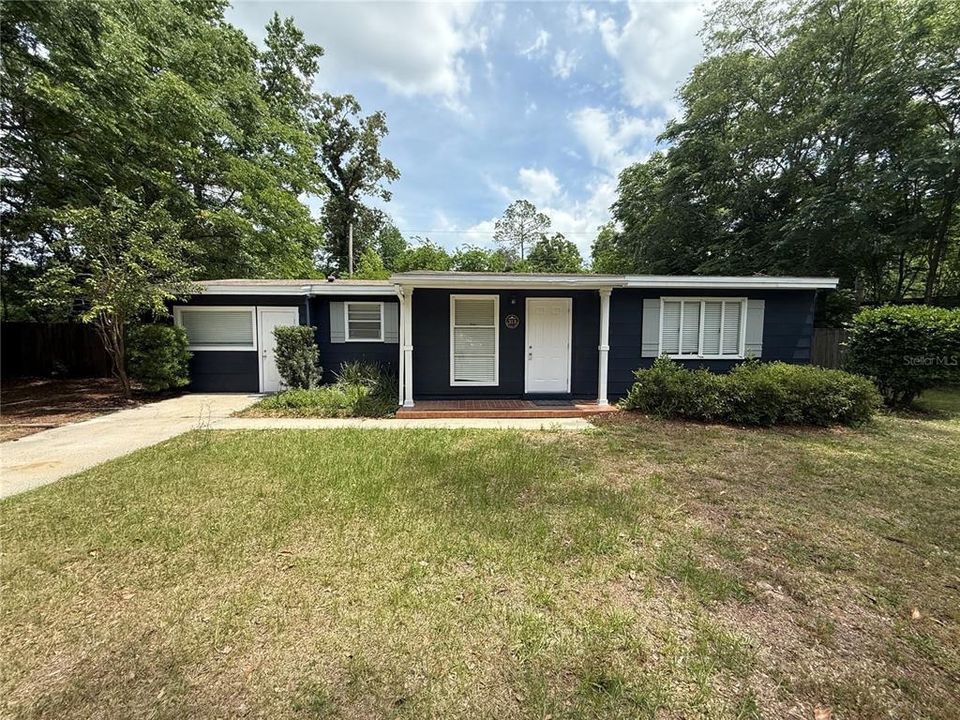 For Rent: $2,200 (3 beds, 2 baths, 1118 Square Feet)