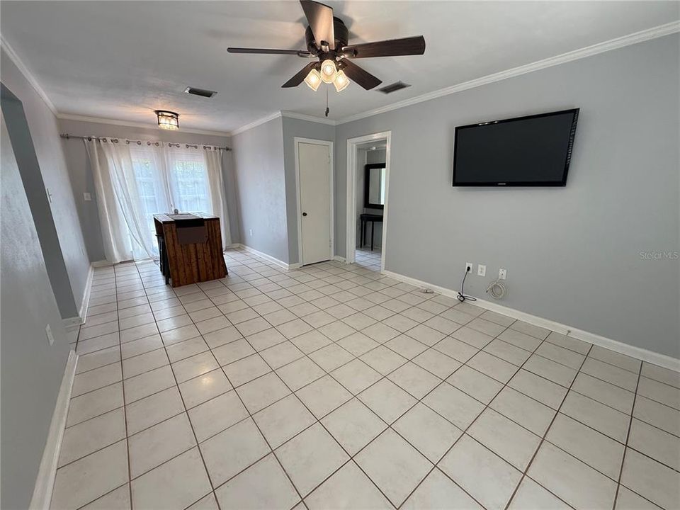 For Rent: $2,200 (3 beds, 2 baths, 1118 Square Feet)