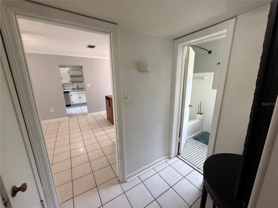 For Rent: $2,200 (3 beds, 2 baths, 1118 Square Feet)