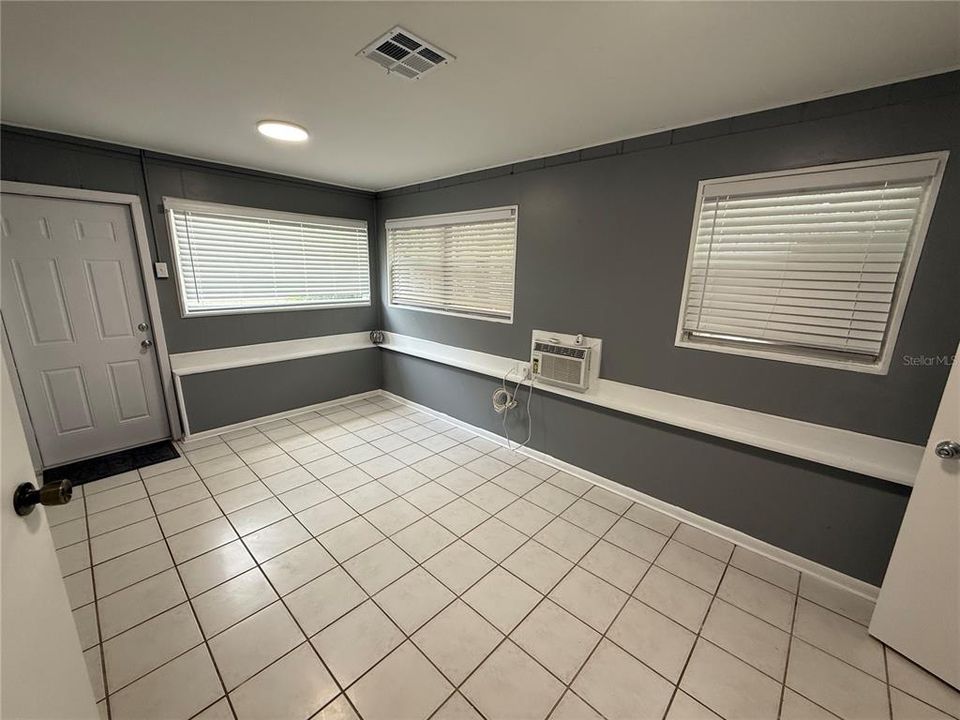 For Rent: $2,200 (3 beds, 2 baths, 1118 Square Feet)