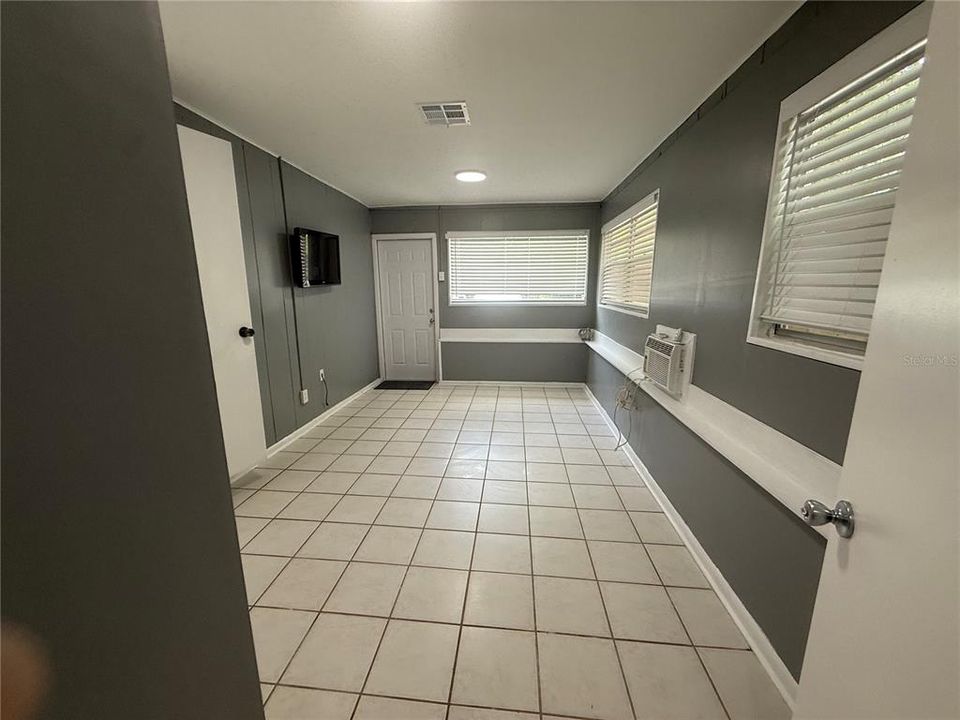 For Rent: $2,200 (3 beds, 2 baths, 1118 Square Feet)