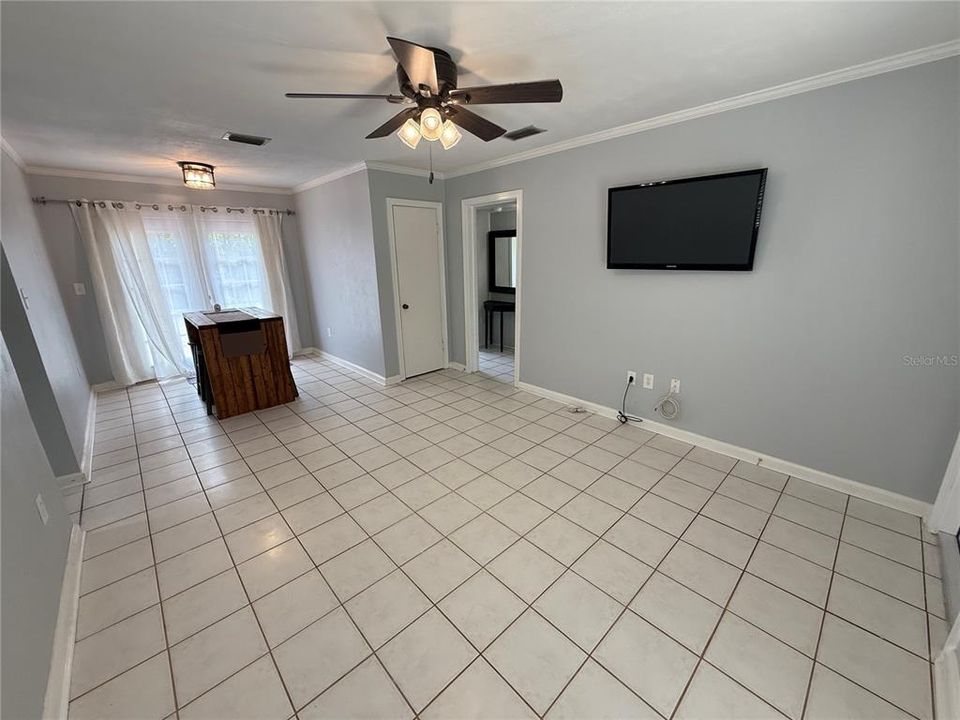 For Rent: $2,200 (3 beds, 2 baths, 1118 Square Feet)