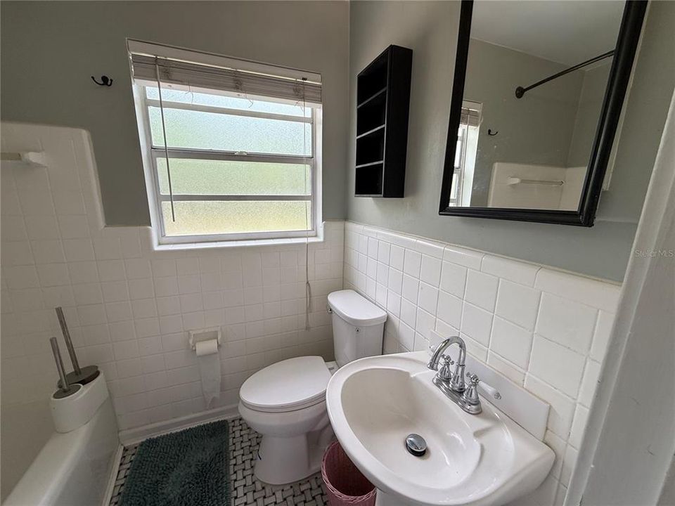 For Rent: $2,200 (3 beds, 2 baths, 1118 Square Feet)