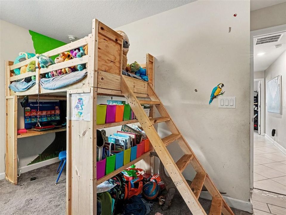 На продажу: $345,000 (4 спален, 2 ванн, 1939 Квадратных фут)