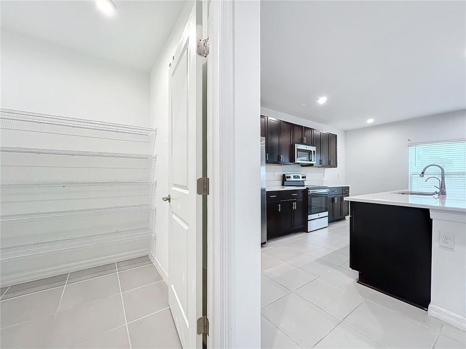 En Venta: $379,900 (5 camas, 3 baños, 2396 Pies cuadrados)