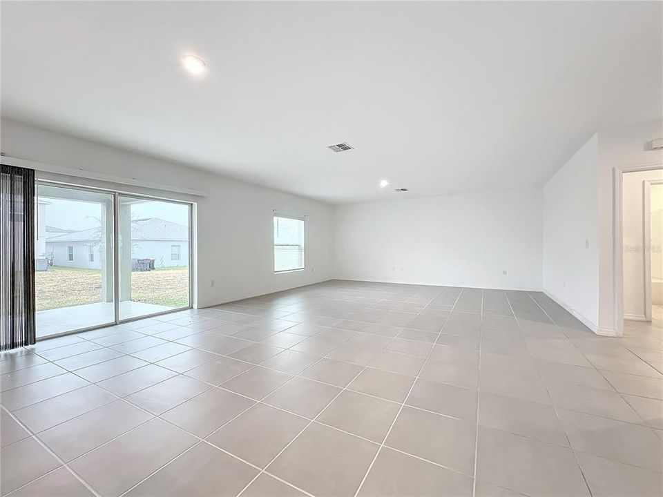 En Venta: $379,900 (5 camas, 3 baños, 2396 Pies cuadrados)