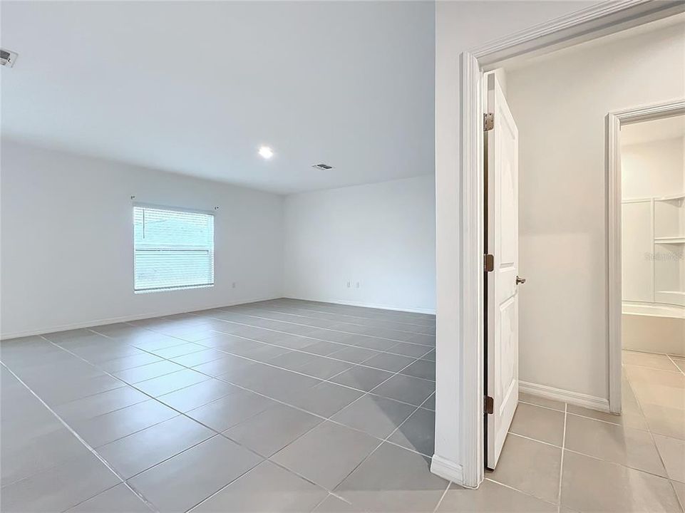 En Venta: $379,900 (5 camas, 3 baños, 2396 Pies cuadrados)